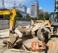 美女裸体自慰网站蜜桃高温下的坚守｜道路建设者用汗水铺就畅通路